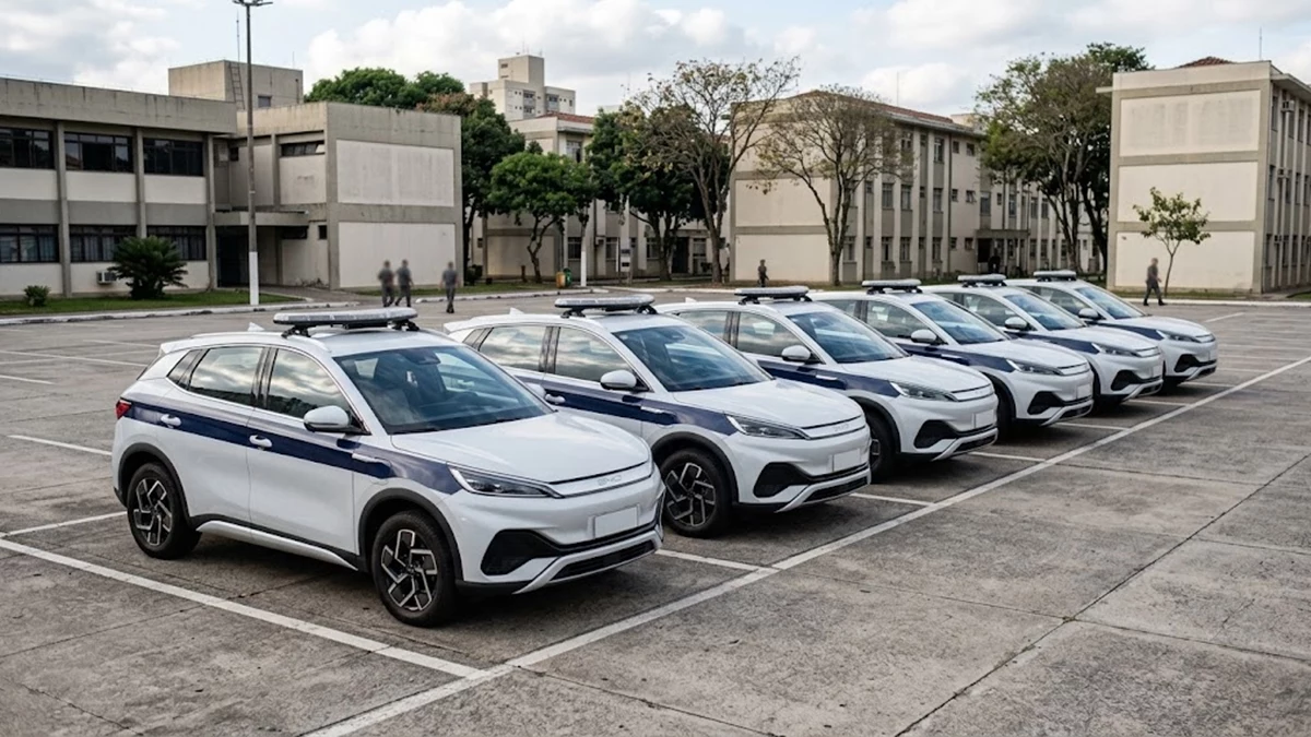 Carros elétricos na segurança pública: onde já são usados e o que muda nas operações 2 Frota de SUVs elétricos ilustrando o uso de viaturas na segurança pública brasileira